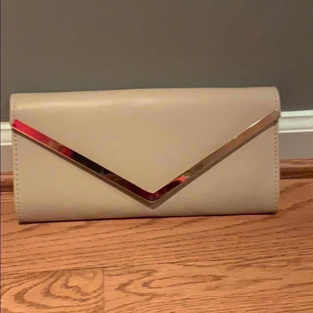 Nude clutch